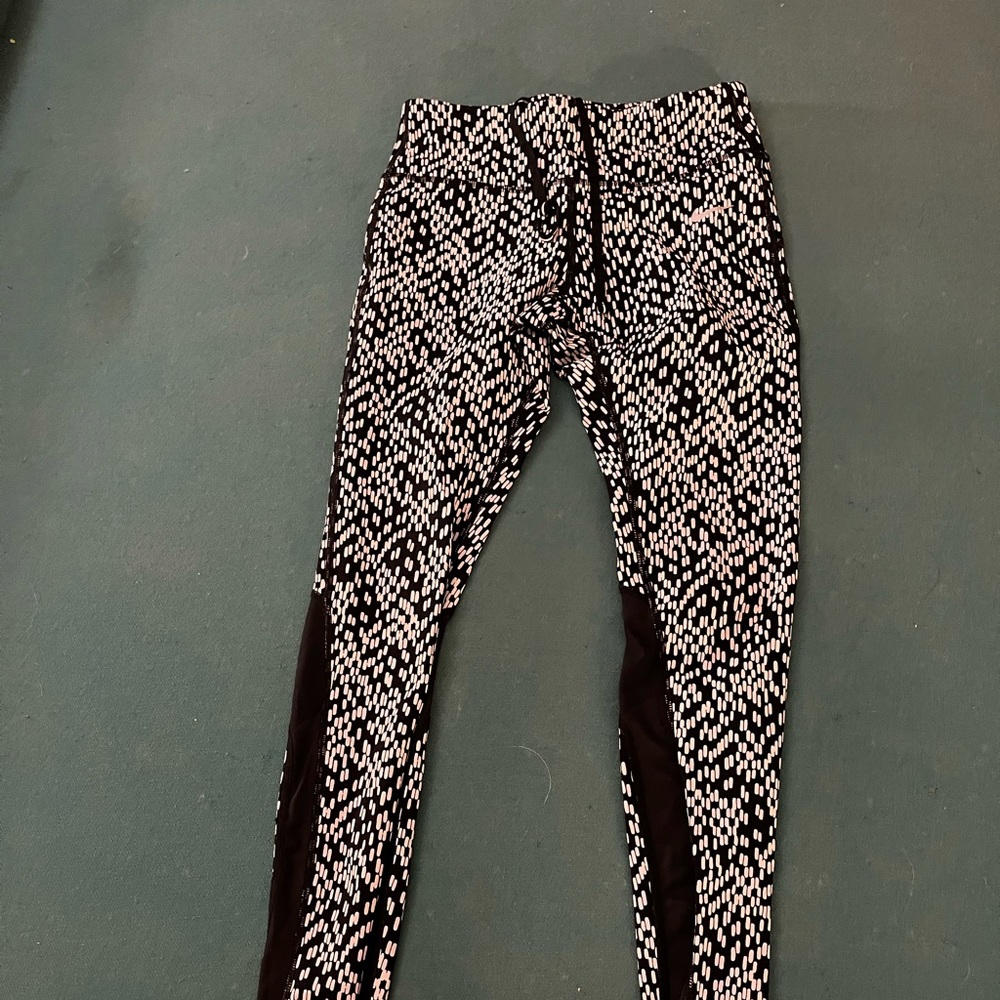 Nike patterned leggings